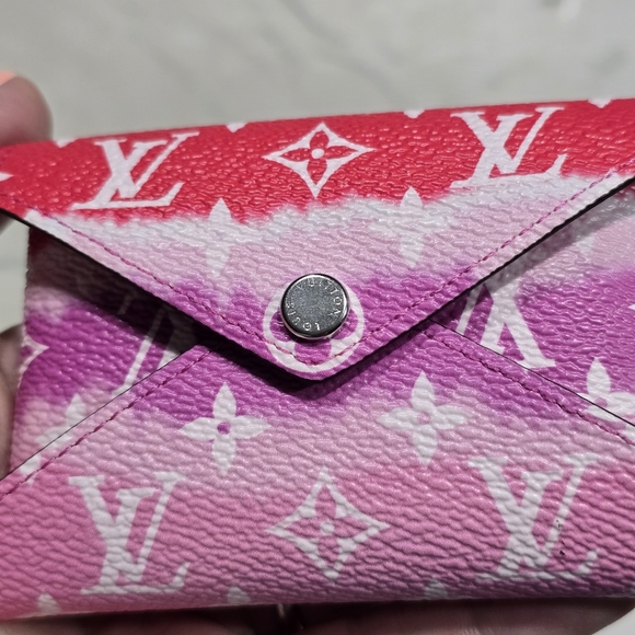 Louis Vuitton Escale kirigami small pouch - Picture 10 of 12